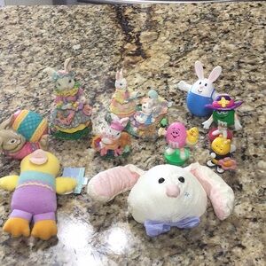 Bundle of 10 Vintage Easter items.